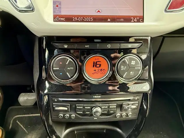 Citroen DS3 view 3