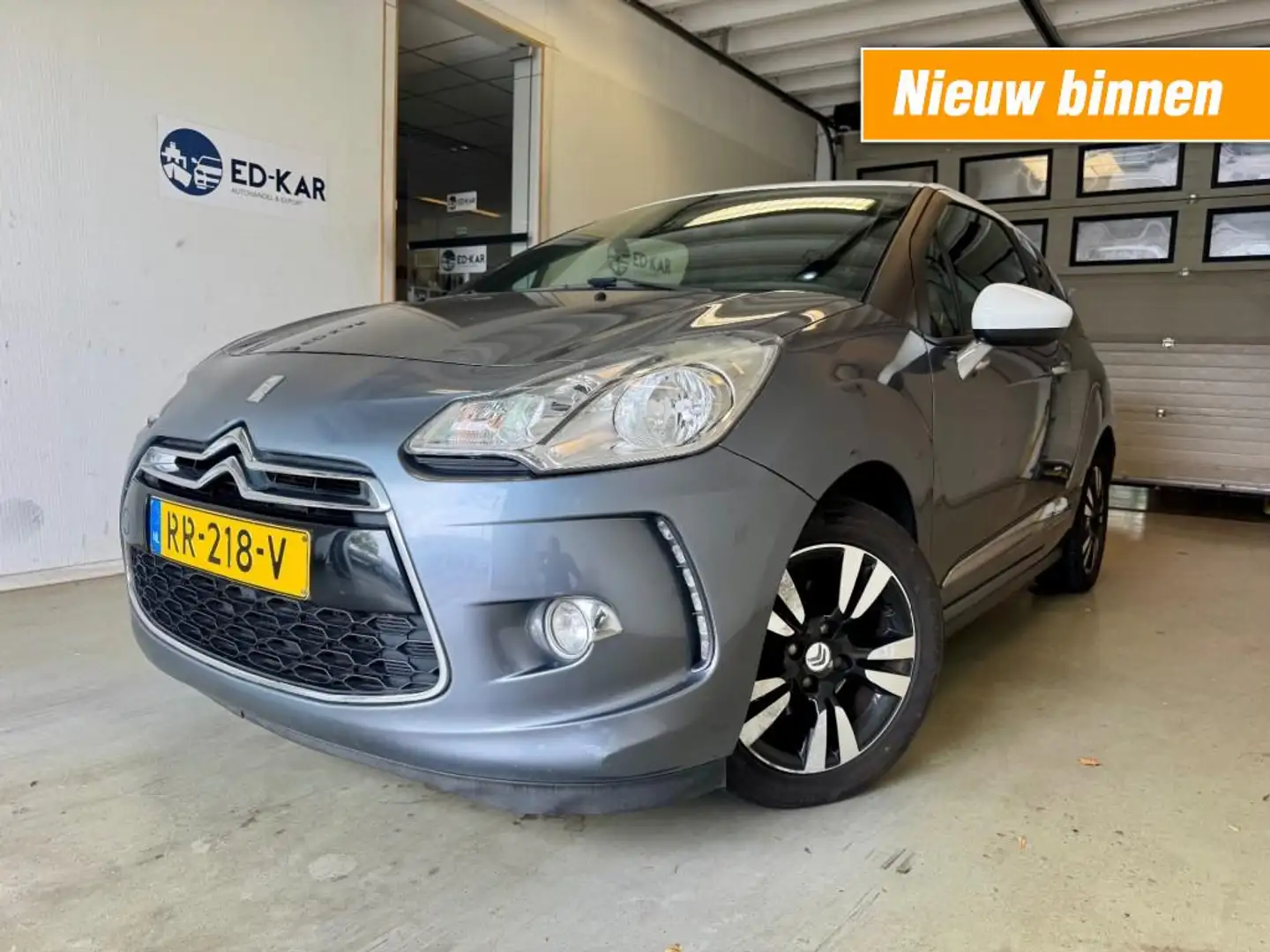 Citroen DS3 1.6 So Chic in Black AUT LEER NAVI CLIMA NETTE AUT Grijs - 1