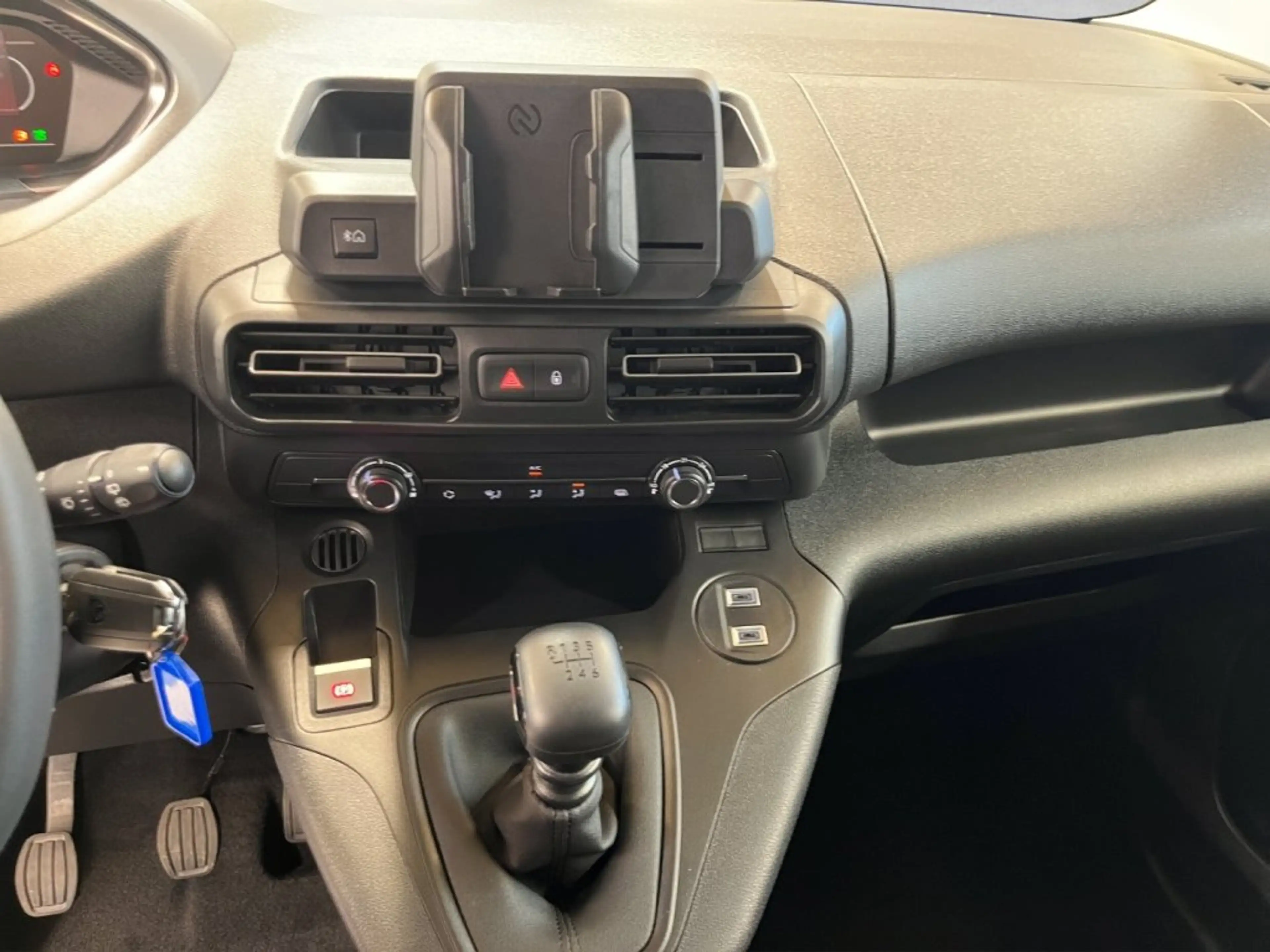 Peugeot Partner LKW Standard BHDI 100 — photo 15