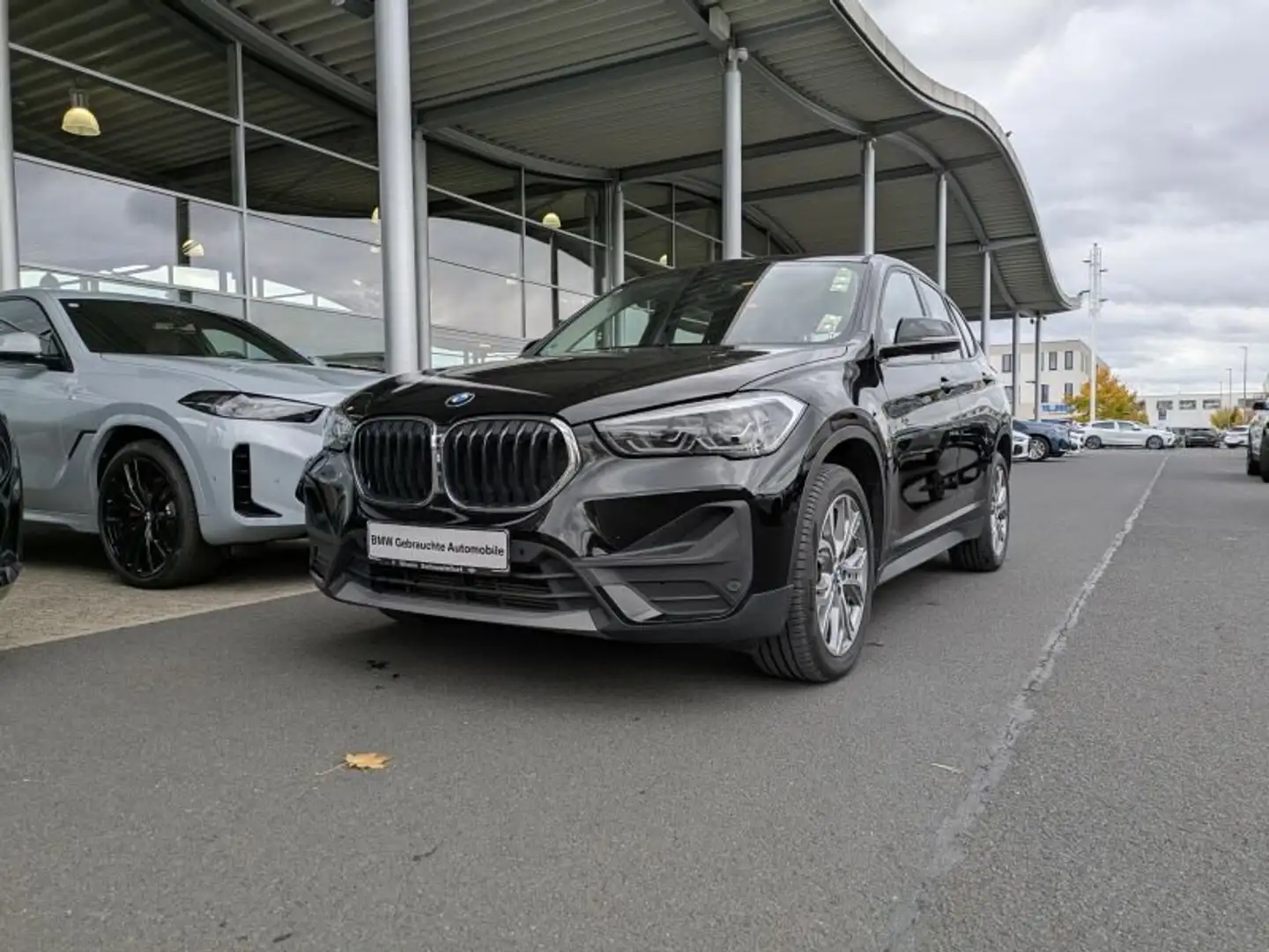 BMW X1 xDrive20d Advantage AHK. Panoramadach. Schwarz - 2
