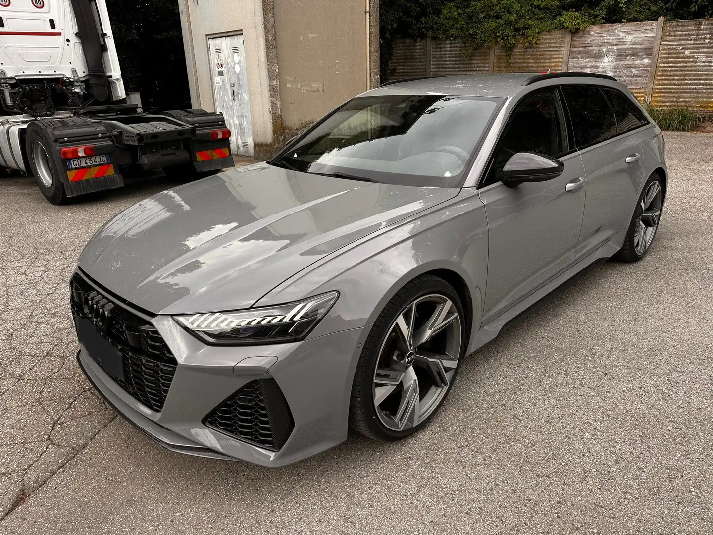 Audi RS6 Gris - 1