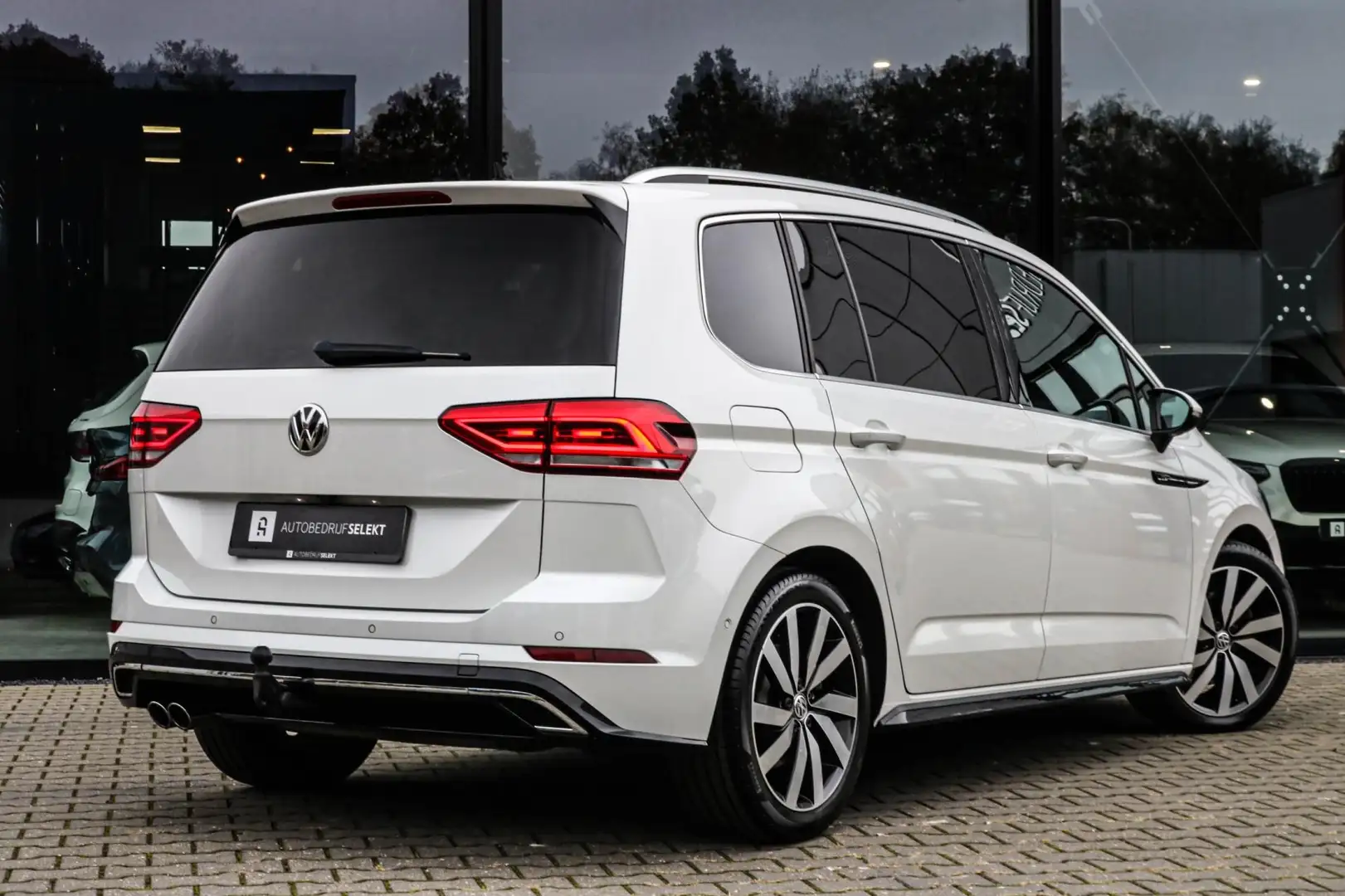 Volkswagen Touran 1.8 TSI R-LINE - PANO - TREKHAAK - CARPLAY - ACC - Blanc - 2