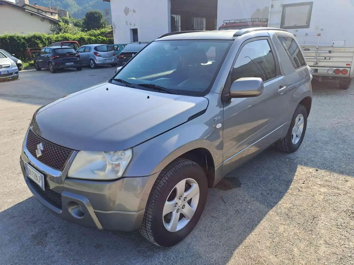 Suzuki Grand Vitara 1.9 DDiS 3 porte Gri - 1