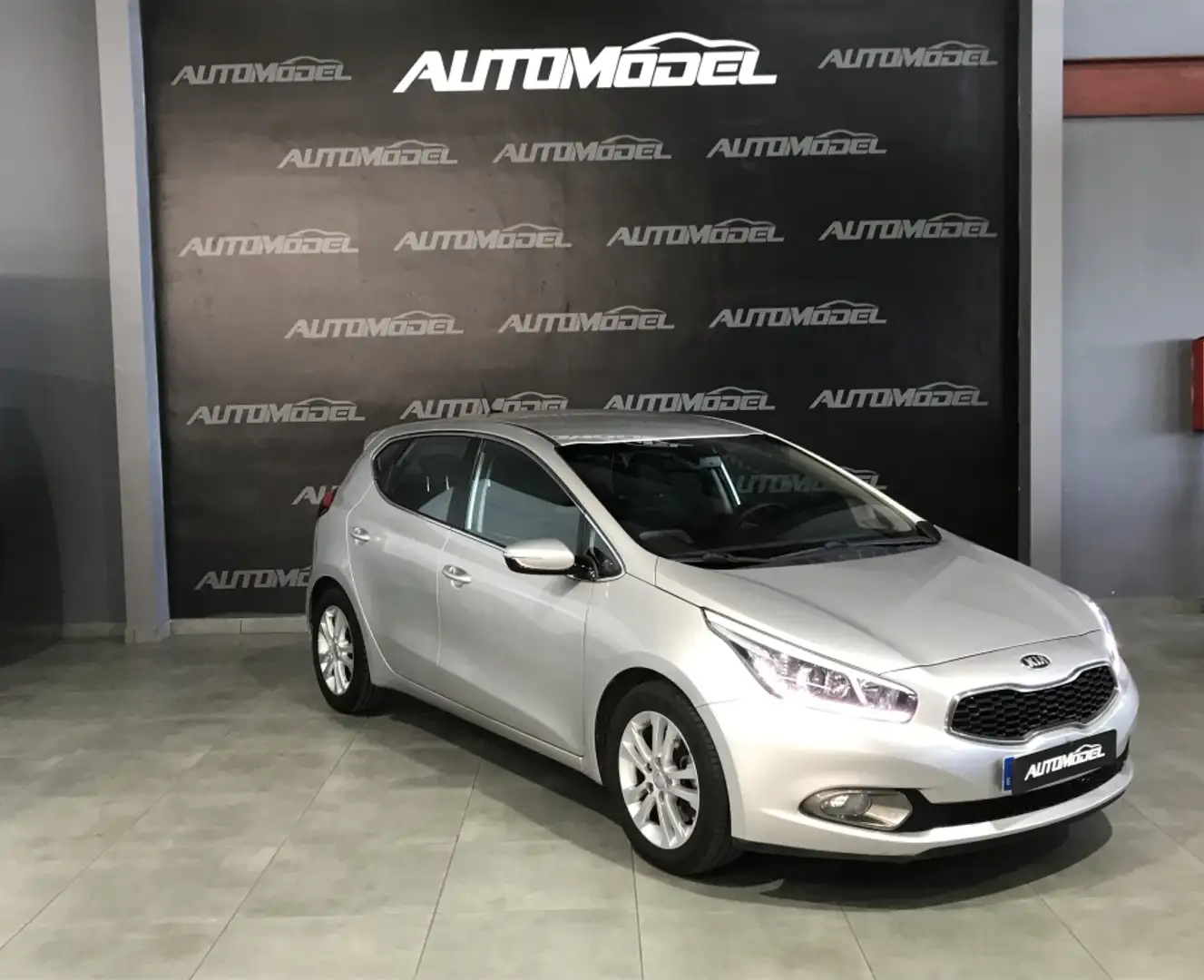 Kia Ceed / cee'd 1.4CRDi Maracaná Plateado - 1