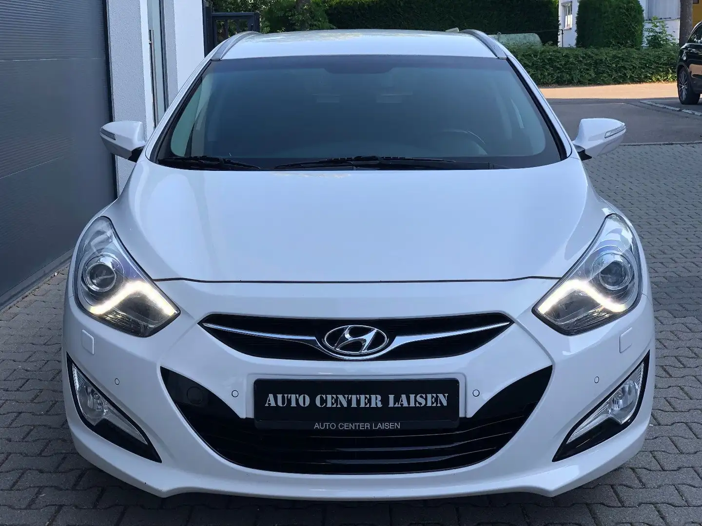 Hyundai i40 cw FIFA World Cup Edition Xenon Keyless Kam. Weiß - 2