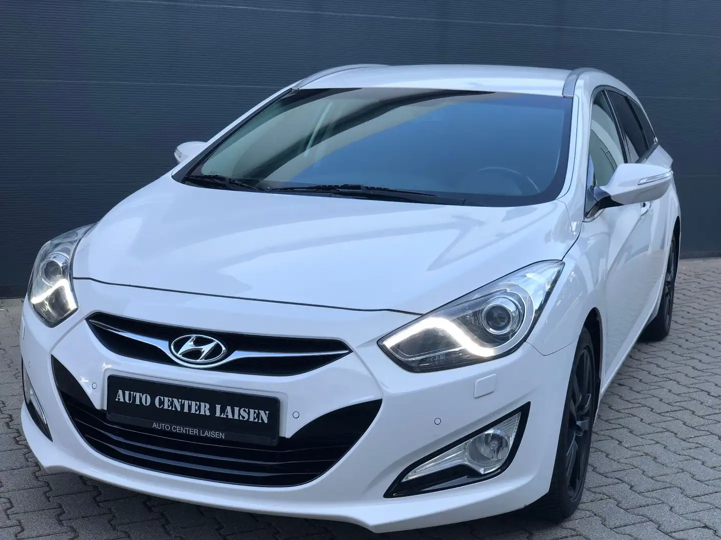 Hyundai i40 cw FIFA World Cup Edition Xenon Keyless Kam. Weiß - 1