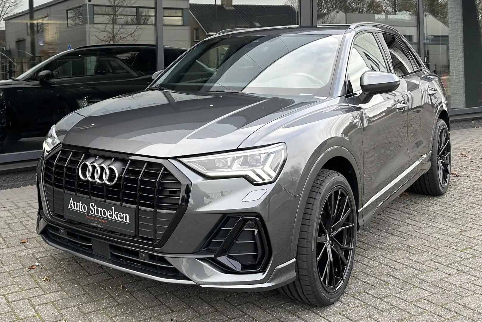 Audi Q3 35 TFSI S-Line Black Edit Matrix Leer Camera Sfeer Gris - 2