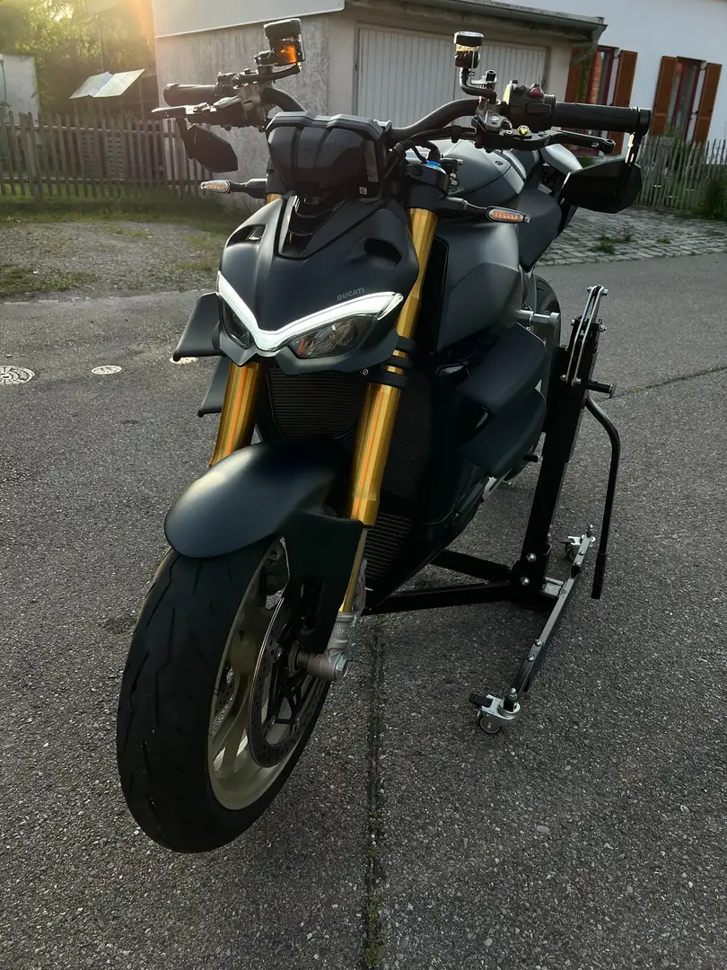 Ducati Streetfighter V4s - Black Stealth Schwarz - 2