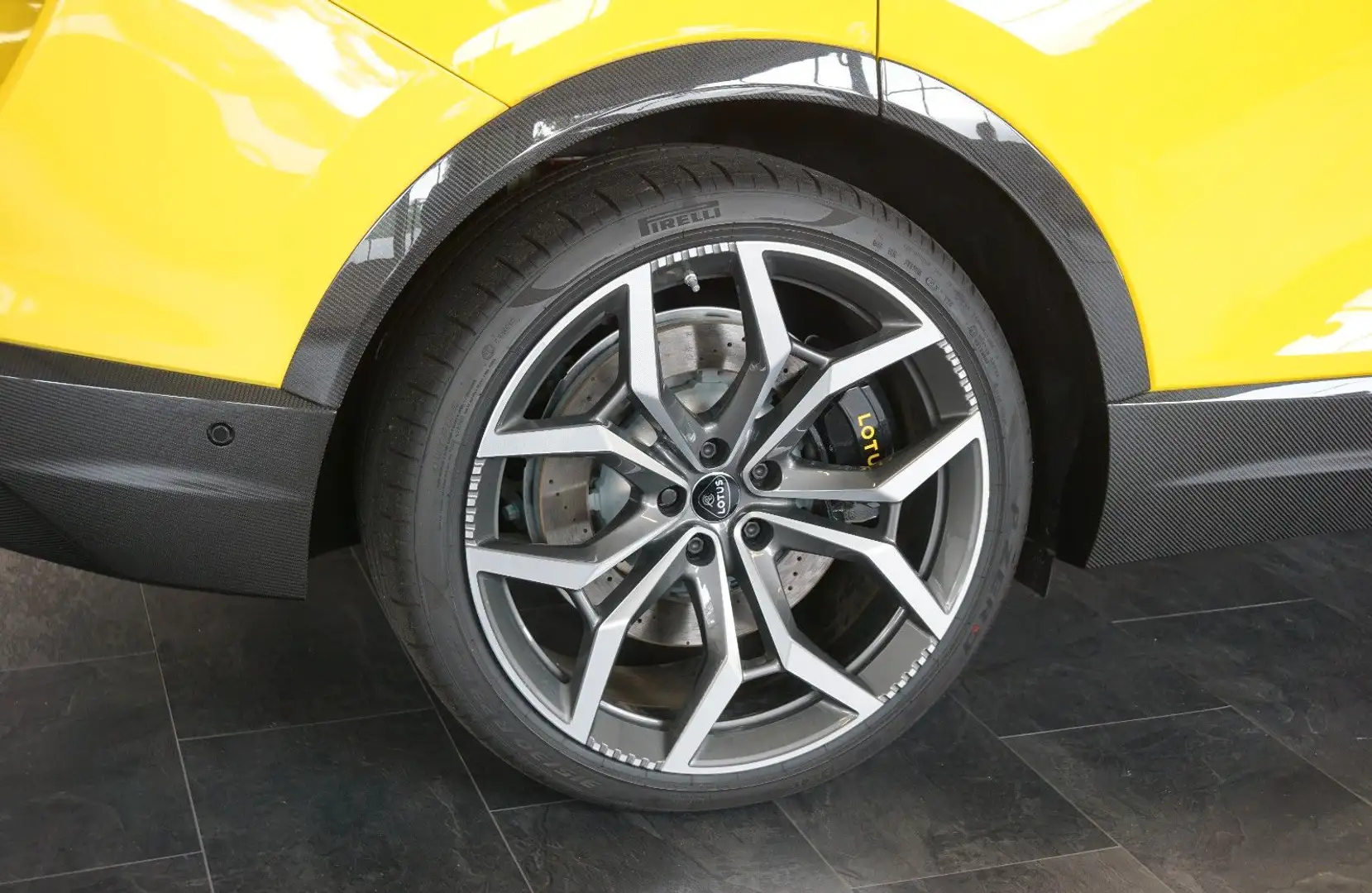 Lotus Eletre EDS 675 R Gelb - 2