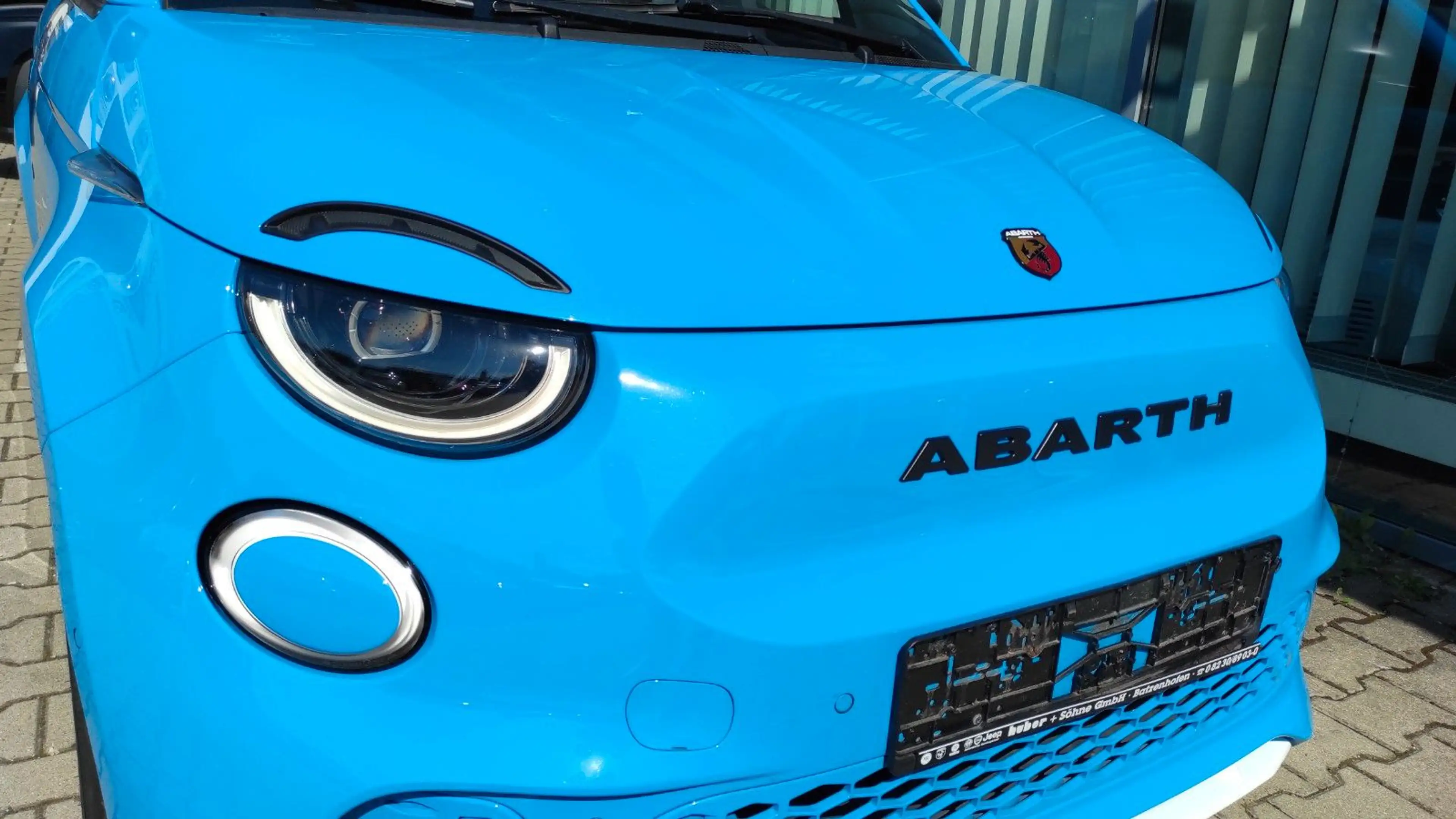 Abarth 500e Cabrio Scorpionissima — photo 13