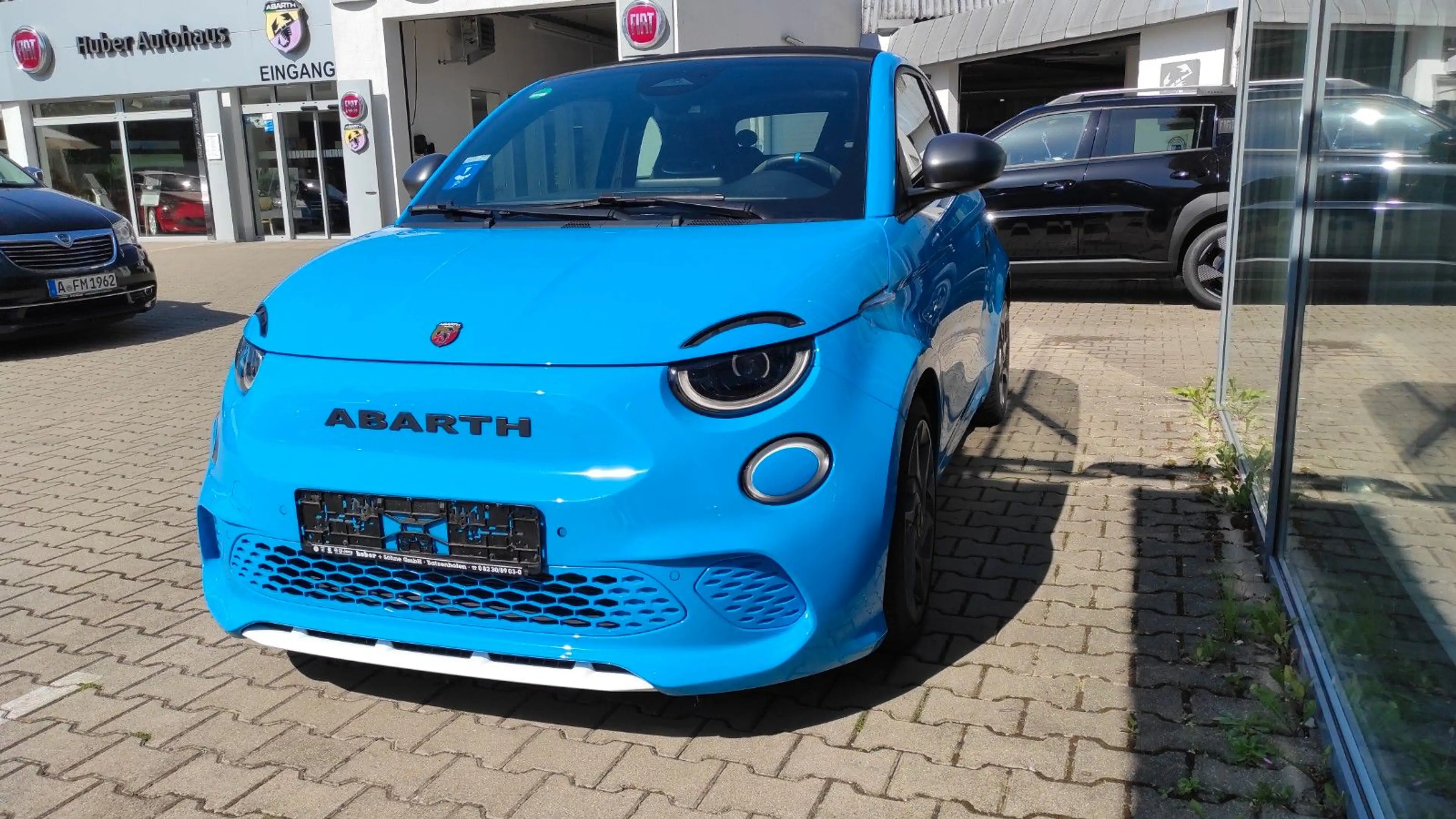 Abarth 500e Cabrio Scorpionissima — photo 2