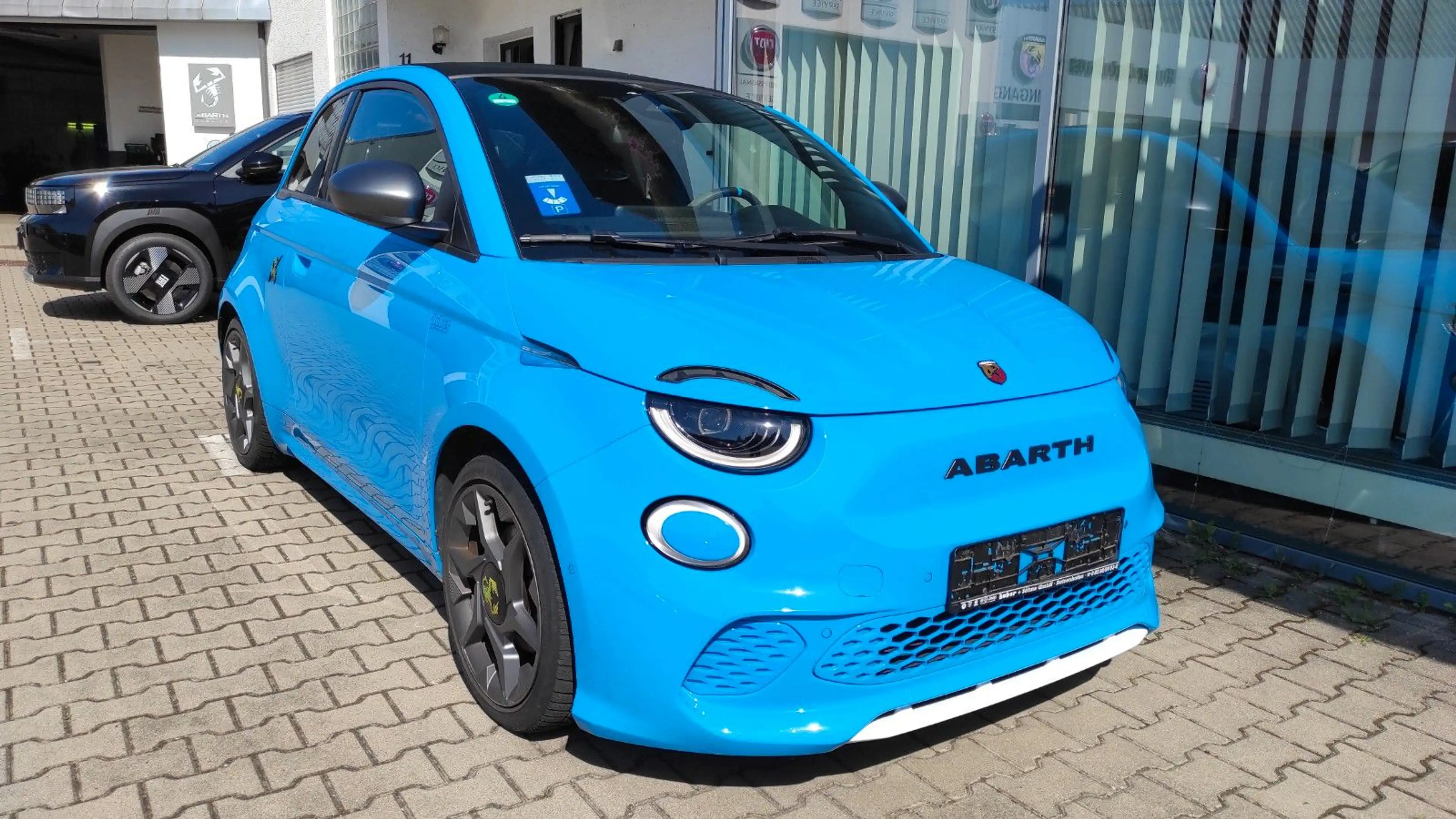 Abarth 500e Cabrio Scorpionissima