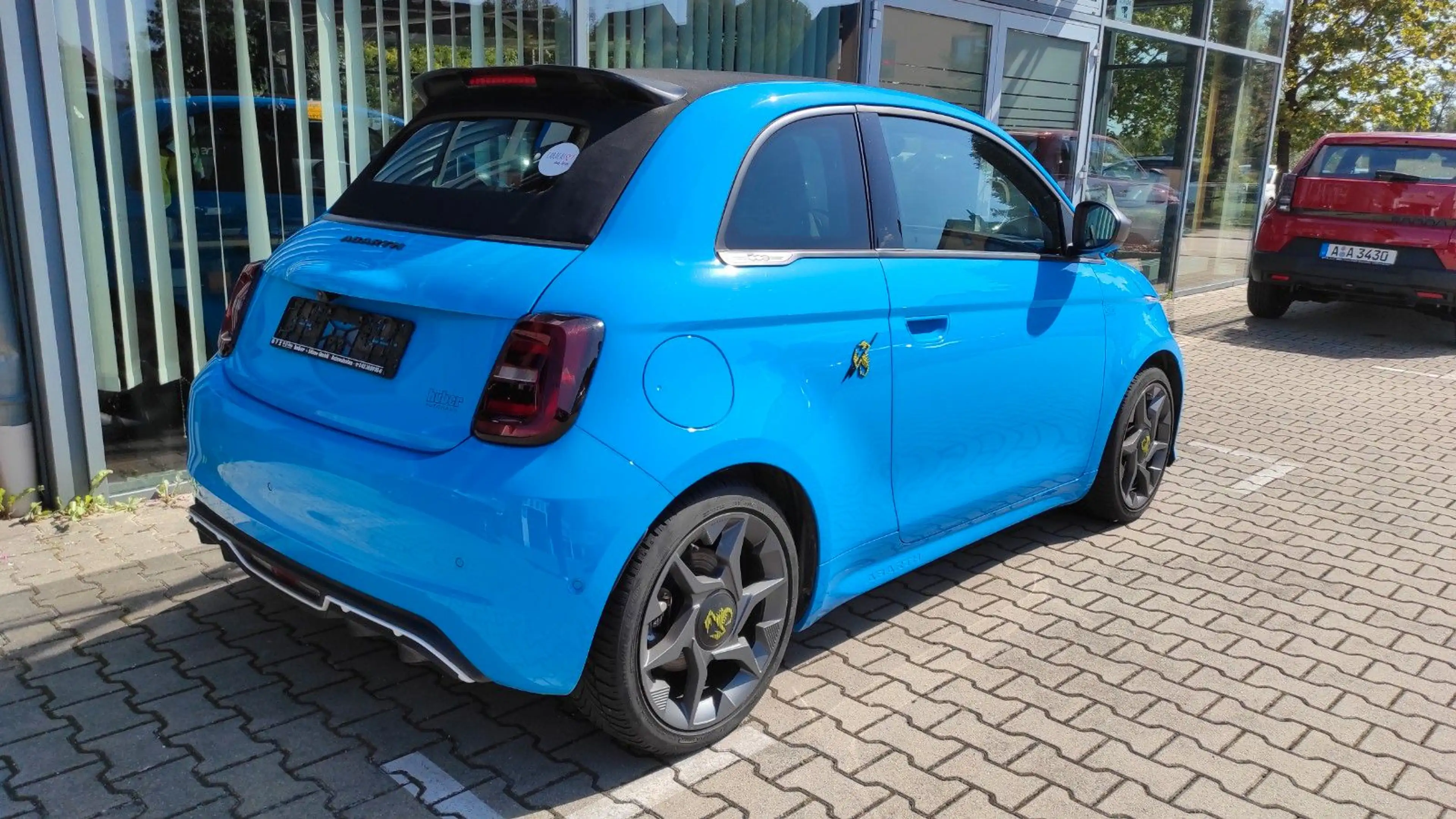Abarth 500e Cabrio Scorpionissima — photo 5