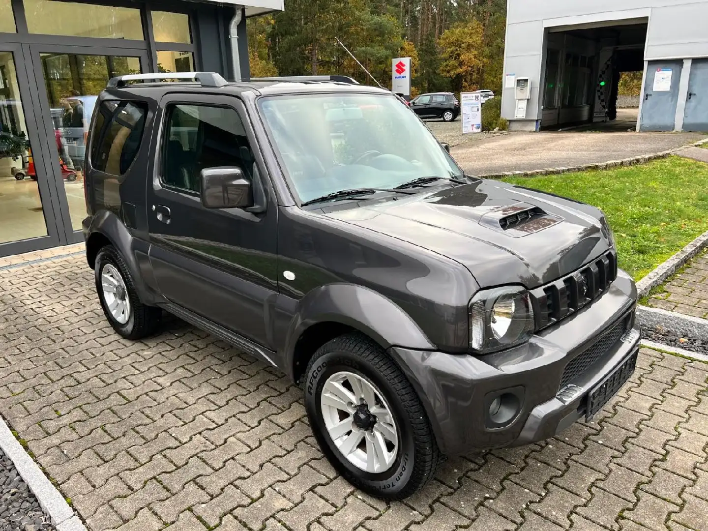 Suzuki Jimny Ranger Style Lim. Gris - 2