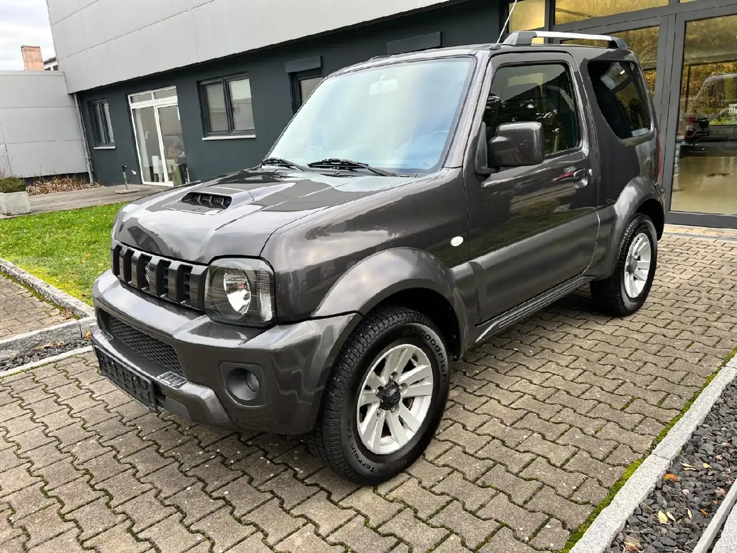 Suzuki Jimny Ranger Style Lim. Gris - 1