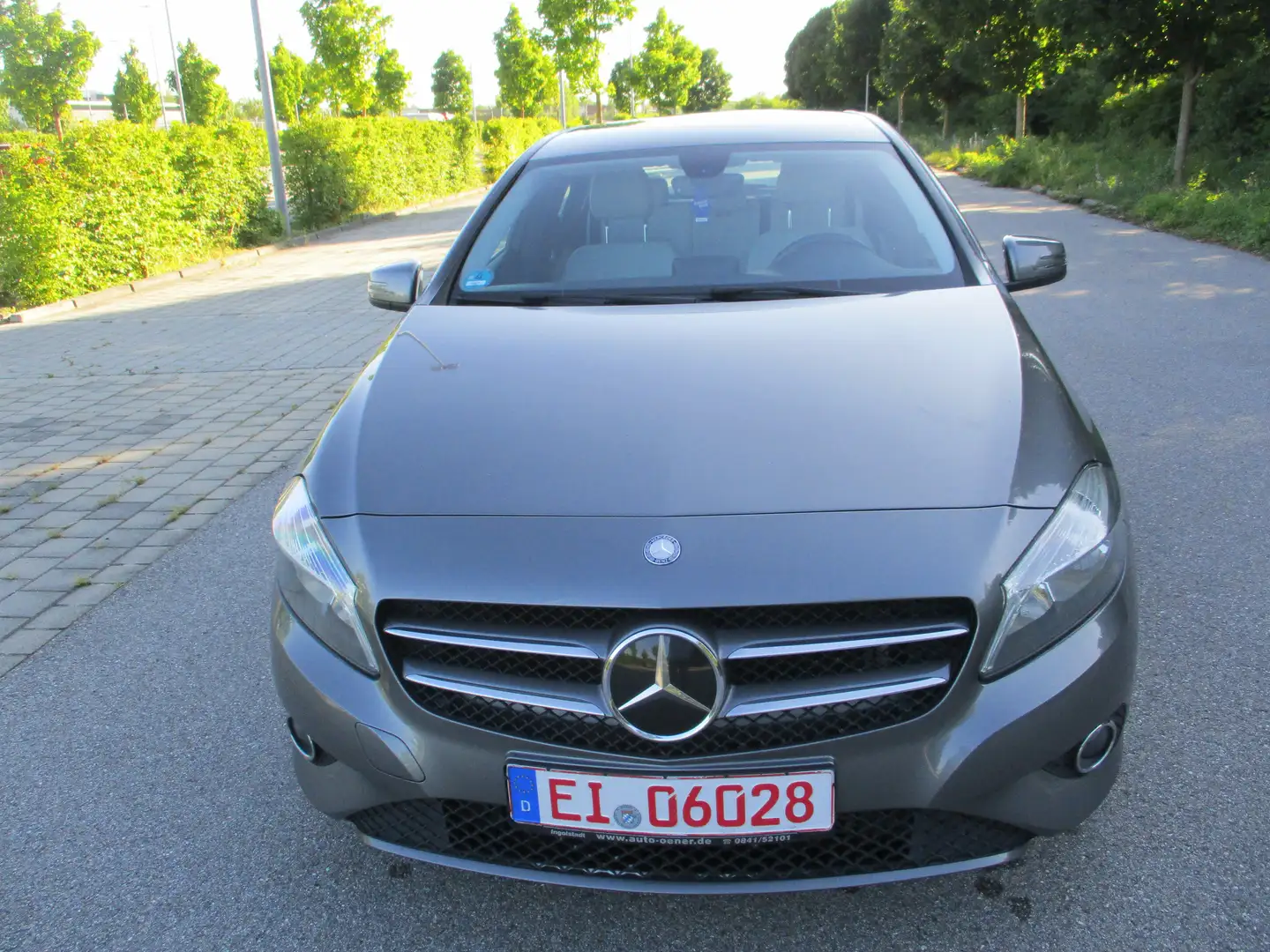 Mercedes-Benz A 180 A 180 BlueEfficiency (176.042) Grau - 2