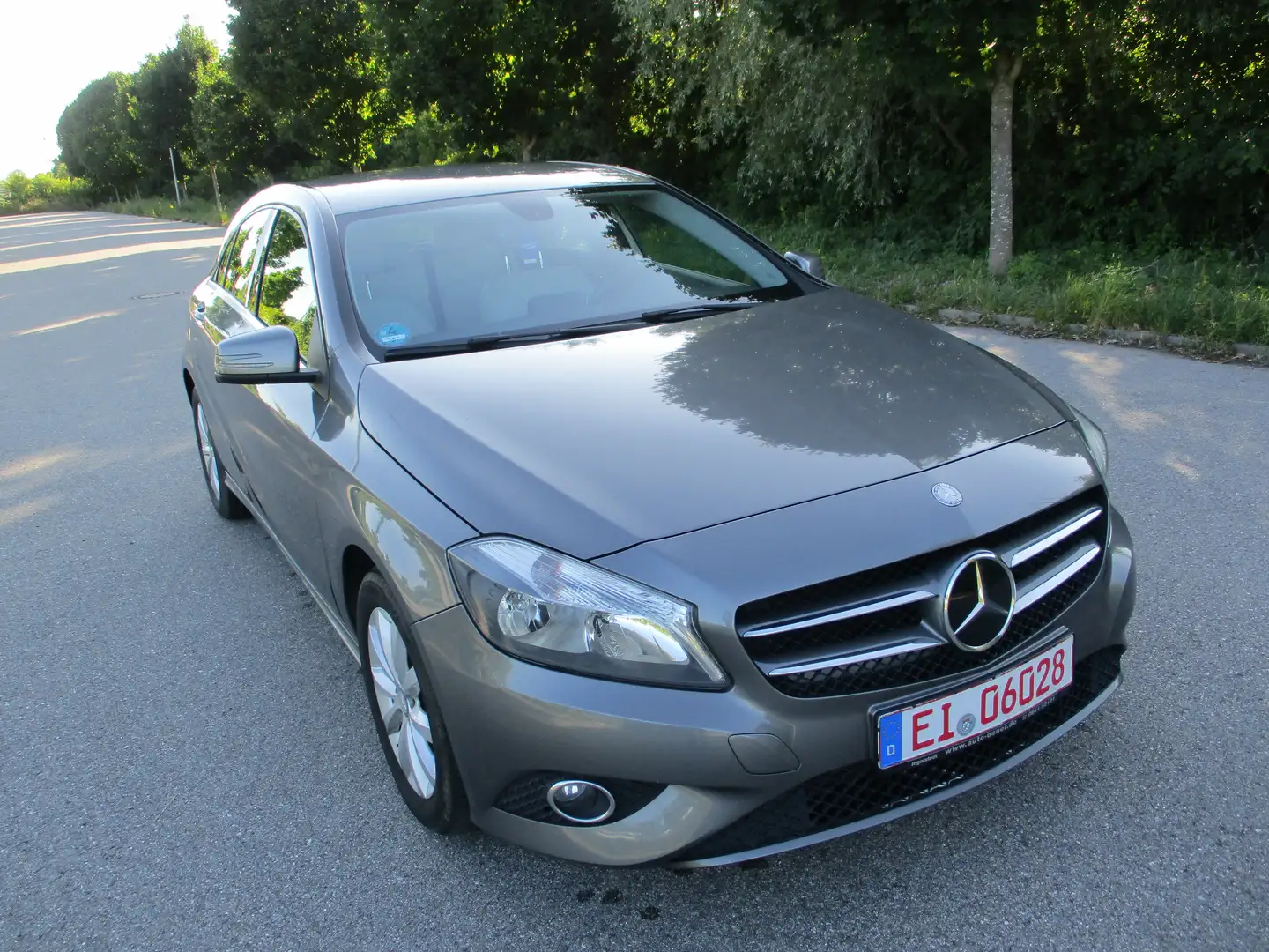 Mercedes-Benz A 180 A 180 BlueEfficiency (176.042) Grau - 1