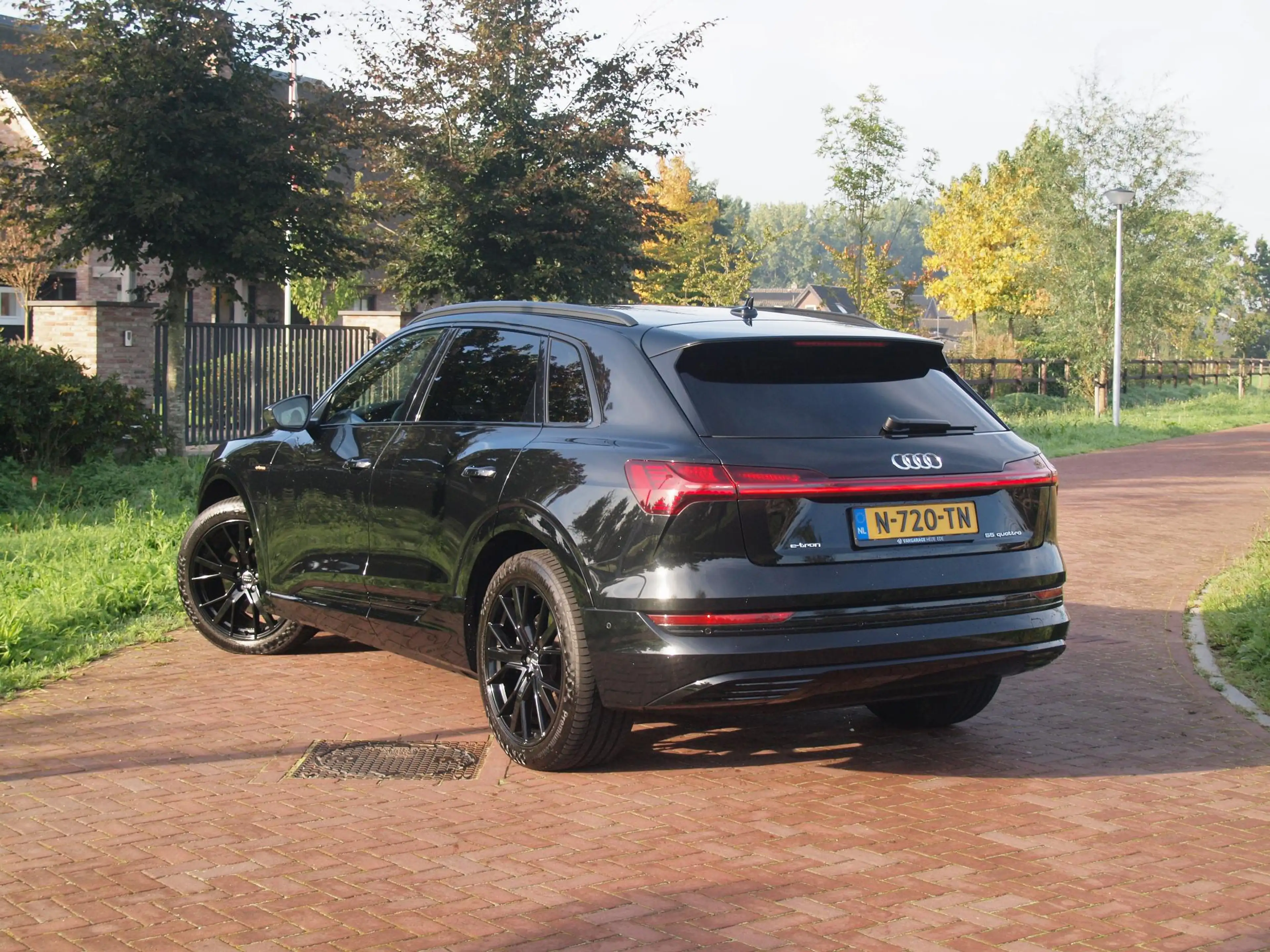 Audi e-tron 55 quattro Advanced edition Plus 95 kWh | SOH 93% — photo 2