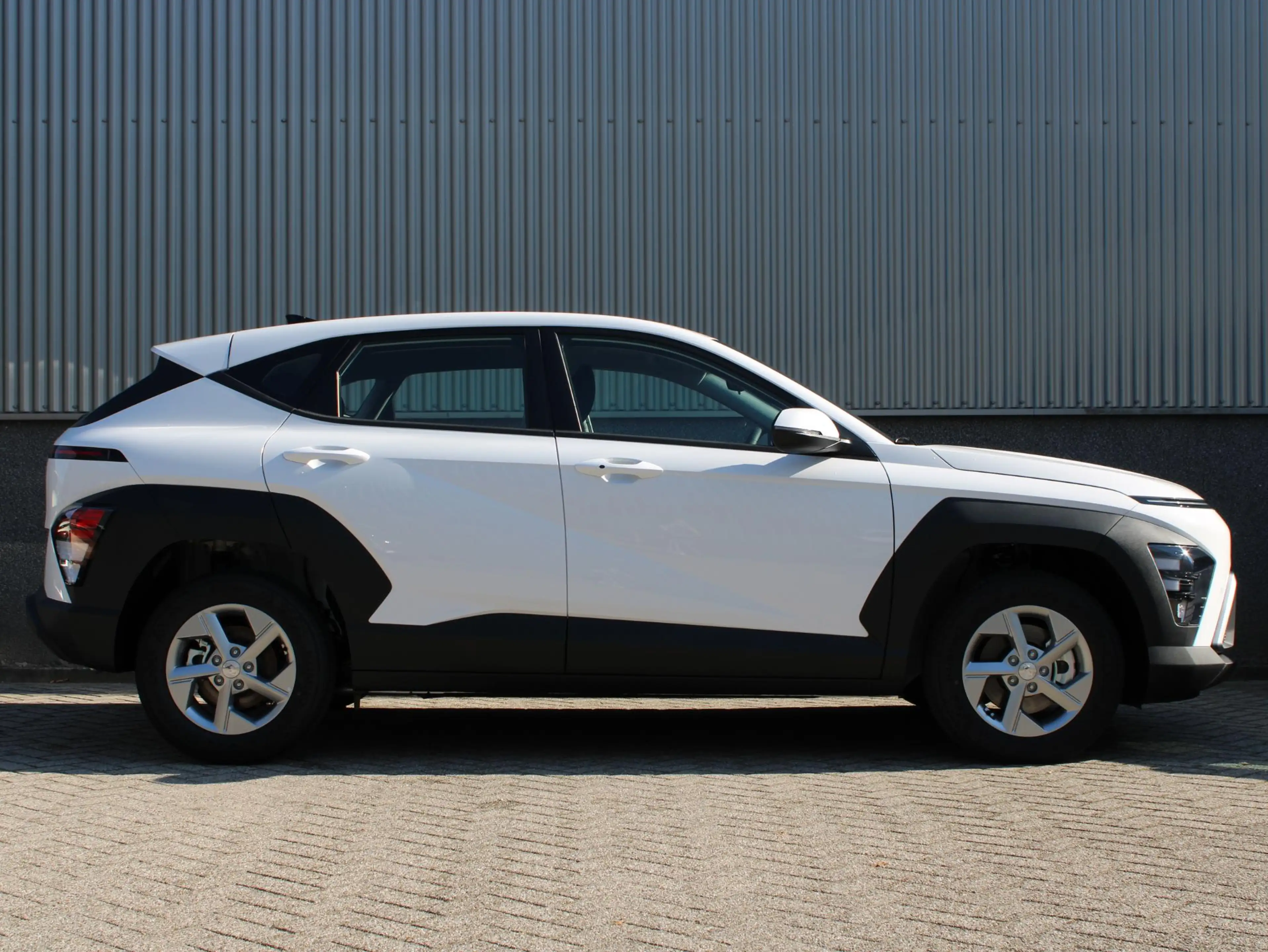Hyundai KONA 1.6 GDI HEV E-Motion — photo 4