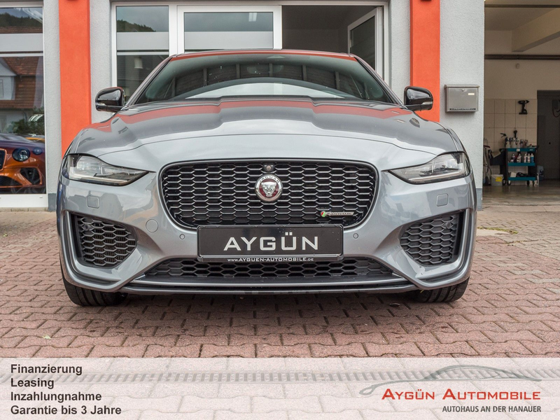 Jaguar XE P300 AWD R-Dynamic Black*Panorama*Winter-Pak* — photo 8