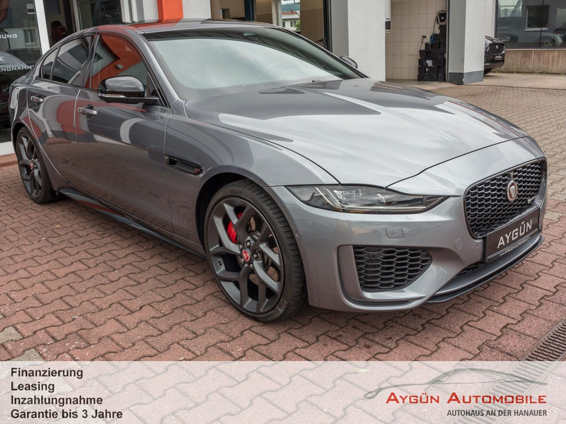 Jaguar XE P300 AWD R-Dynamic Black*Panorama*Winter-Pak* — photo 10