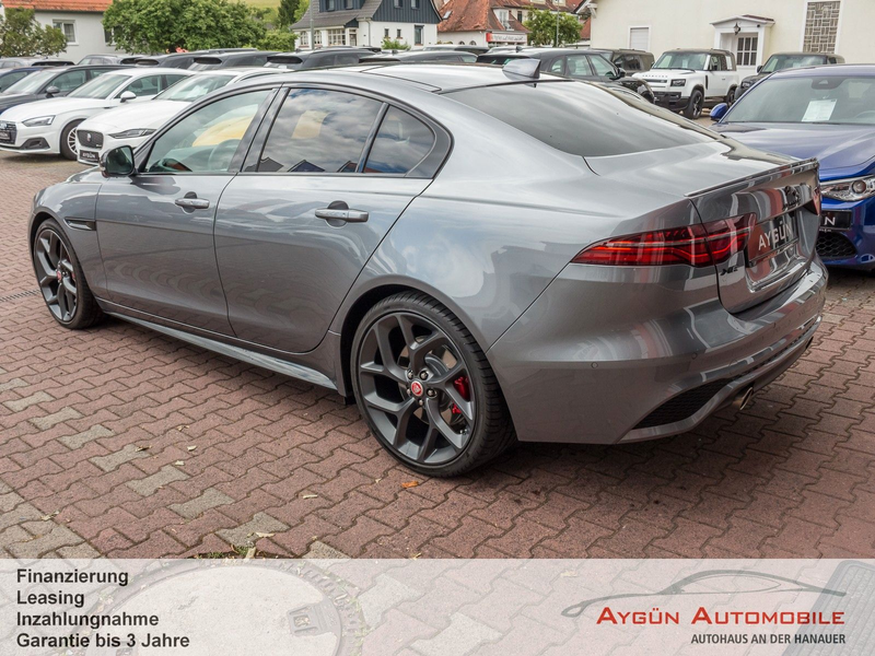 Jaguar XE P300 AWD R-Dynamic Black*Panorama*Winter-Pak* — photo 9