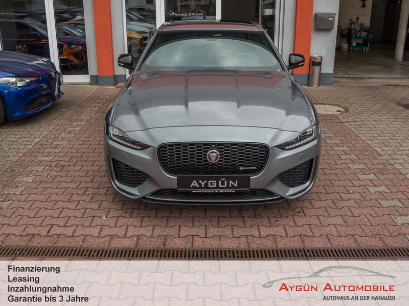 Jaguar XE P300 AWD R-Dynamic Black*Panorama*Winter-Pak* — photo 7