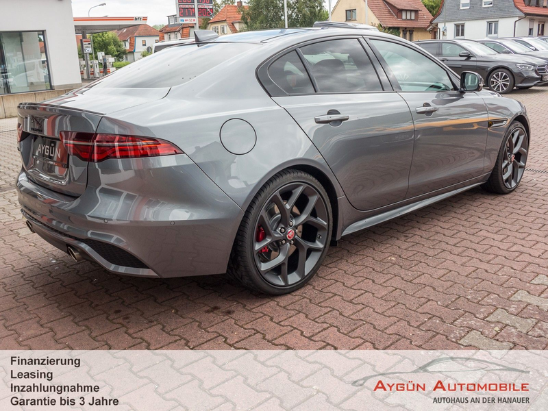 Jaguar XE P300 AWD R-Dynamic Black*Panorama*Winter-Pak* — photo 12