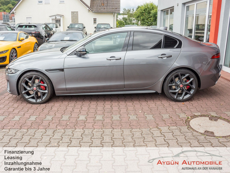 Jaguar XE P300 AWD R-Dynamic Black*Panorama*Winter-Pak* — photo 5