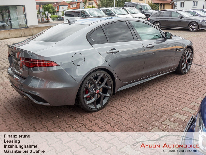 Jaguar XE P300 AWD R-Dynamic Black*Panorama*Winter-Pak* — photo 11