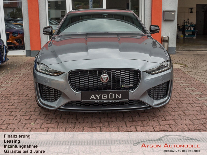 Jaguar XE P300 AWD R-Dynamic Black*Panorama*Winter-Pak* — photo 6