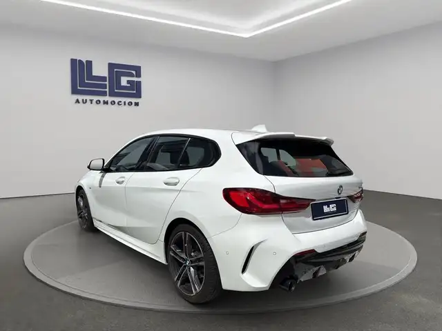 BMW 1 Series view 5