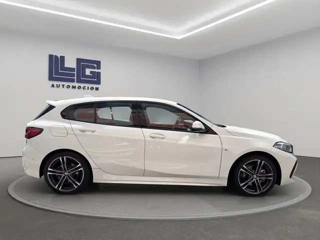 BMW 1 Series view 4