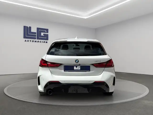BMW 1 Series view 6