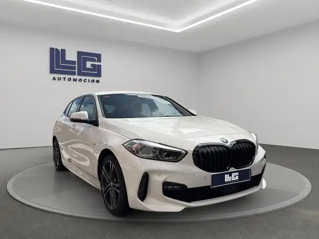 BMW 1 Series view 3
