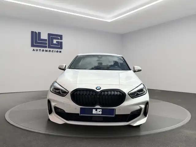 BMW 1 Series view 2