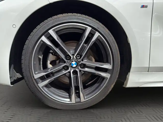 BMW 1 Series view 9