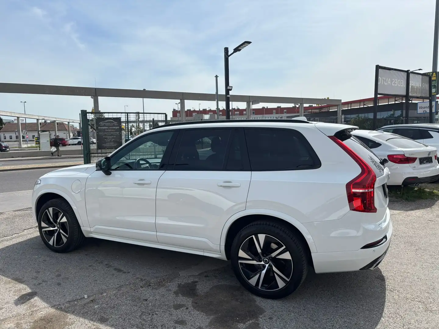 Volvo XC90 T8 Hybrid R Design Allrad Autom. 303PS 7 Sitze Weiß - 2