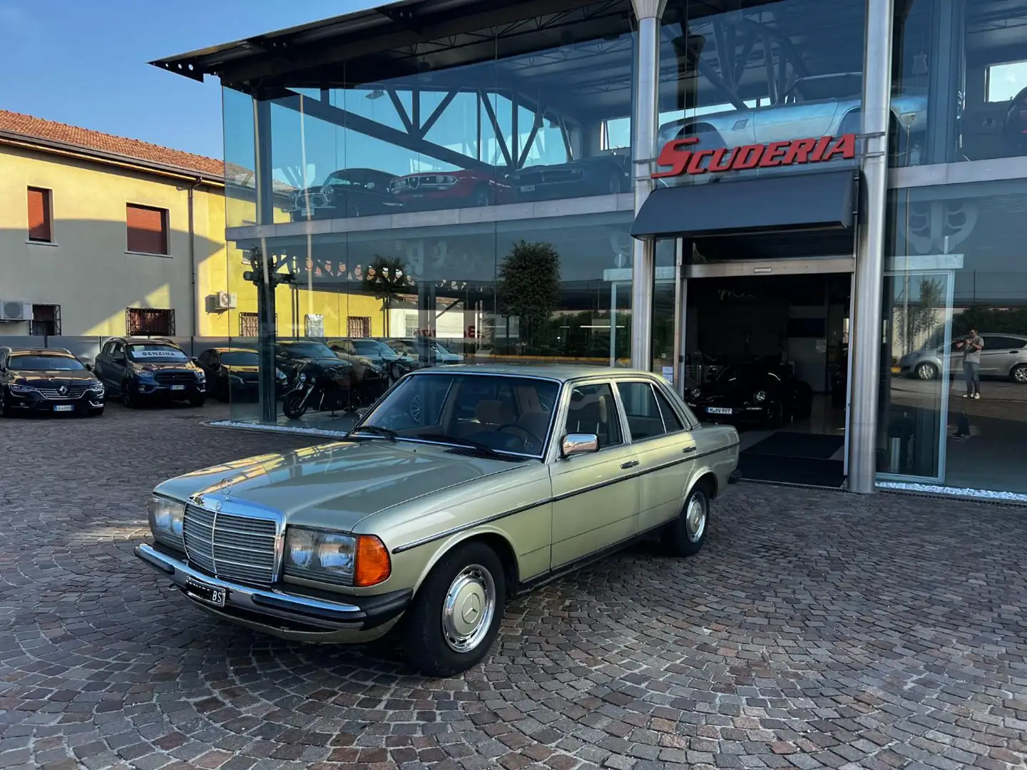 Mercedes-Benz 240 240D Automatica Verde - 2
