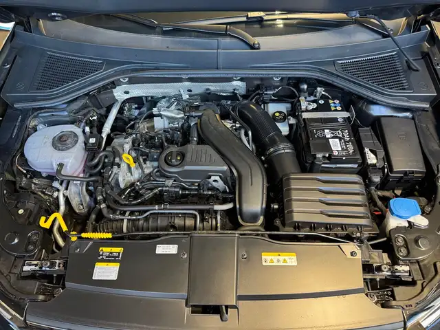 Volkswagen T-Roc view 12