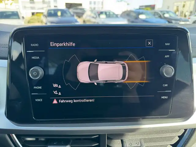 Volkswagen T-Roc view 18