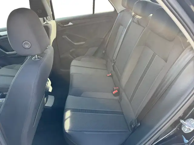 Volkswagen T-Roc view 10
