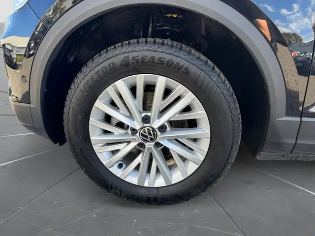 Volkswagen T-Roc view 15