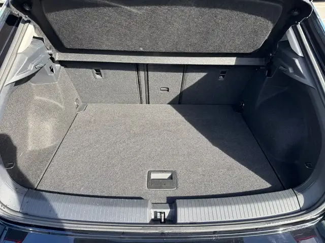 Volkswagen T-Roc view 14