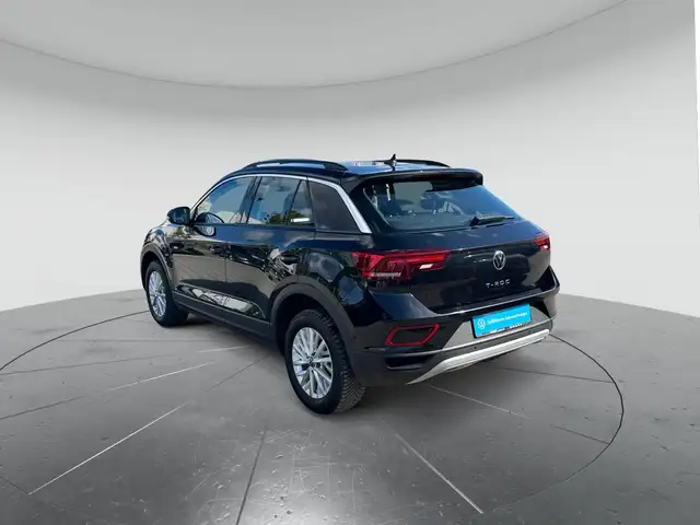 Volkswagen T-Roc view 3