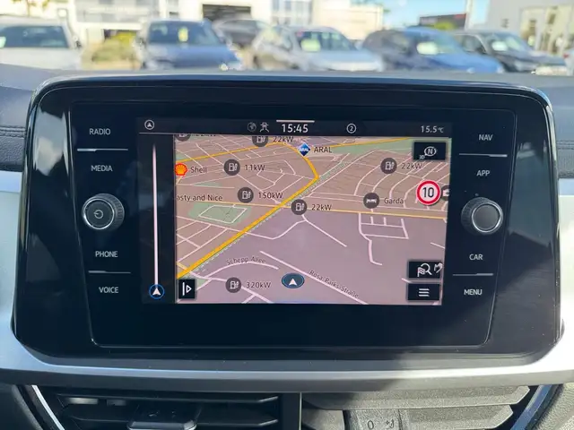 Volkswagen T-Roc view 17