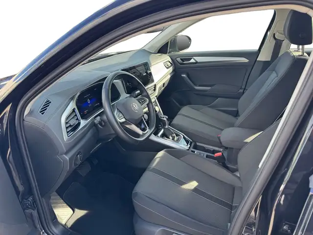 Volkswagen T-Roc view 4