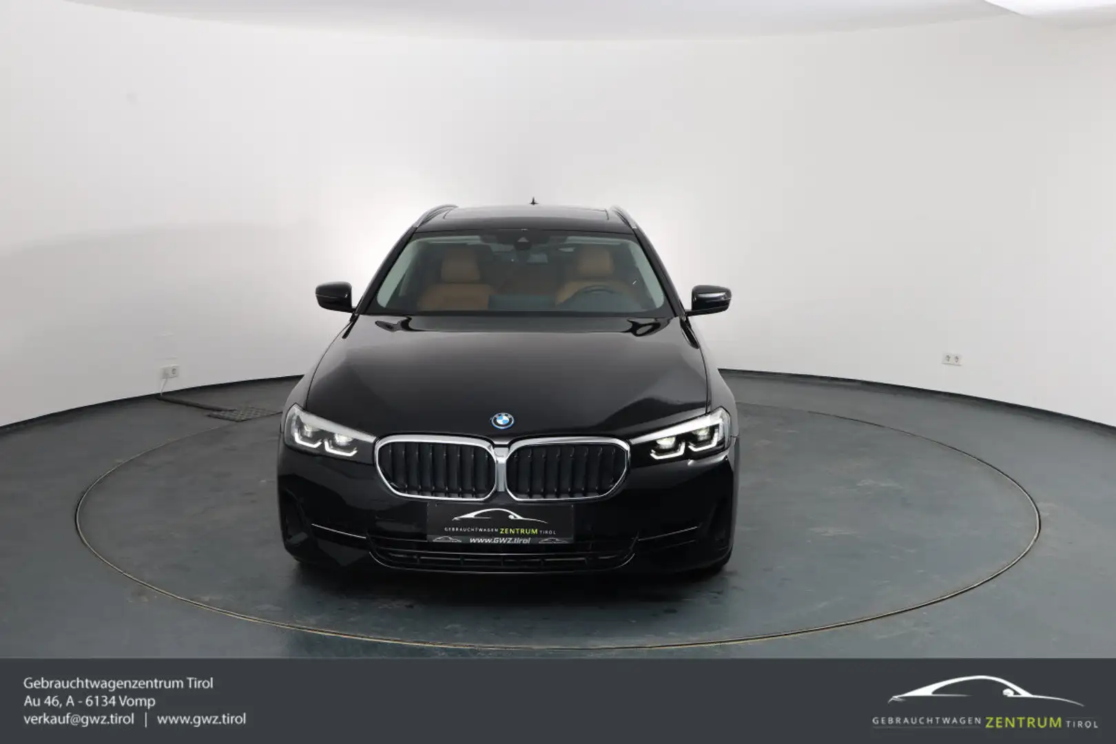 BMW 530 e xDrive Touring*NAVI*PANO*AHK*VOLL!!! Schwarz - 2
