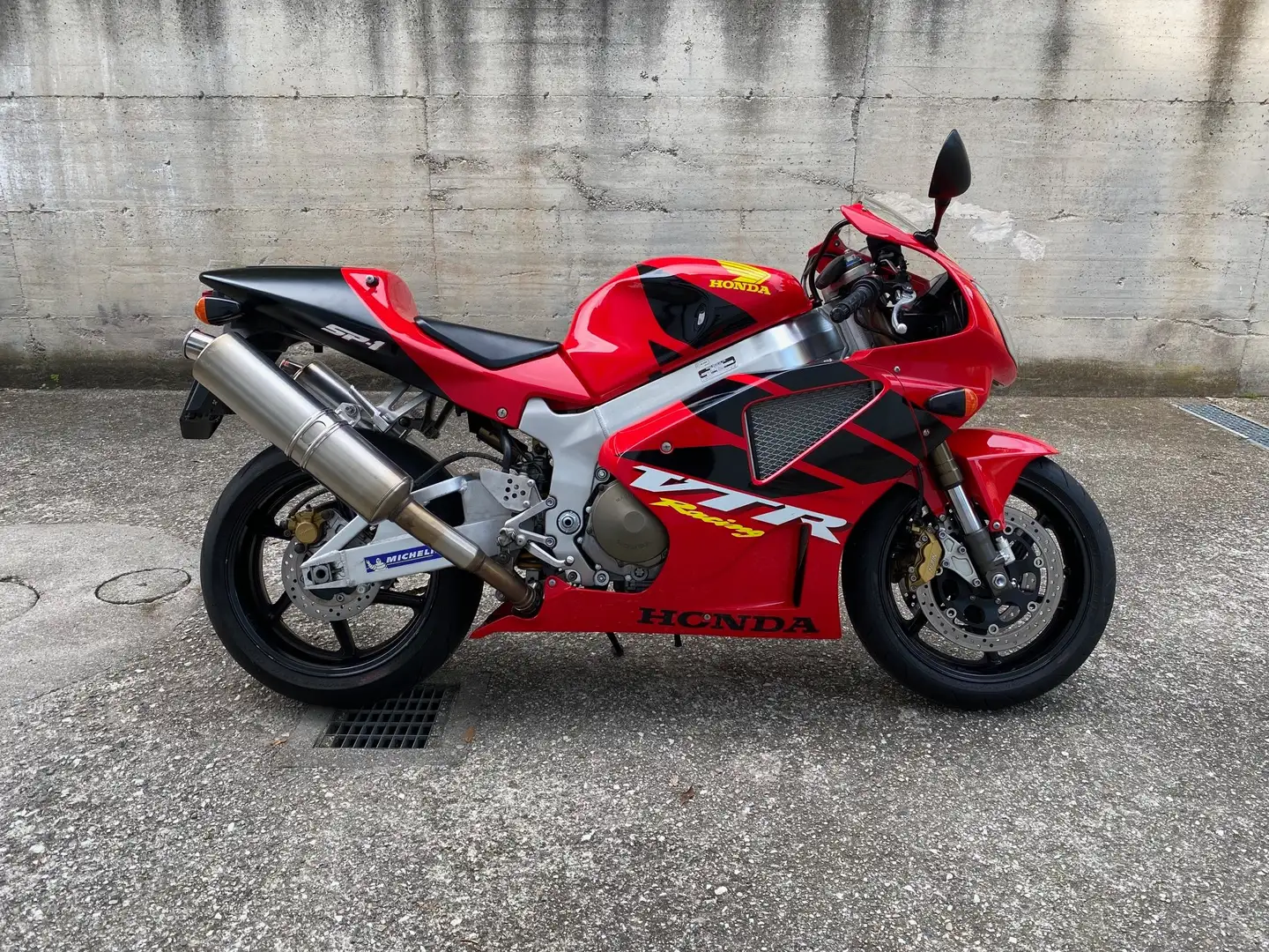 Honda VTR 1000 SP1 Červená - 2