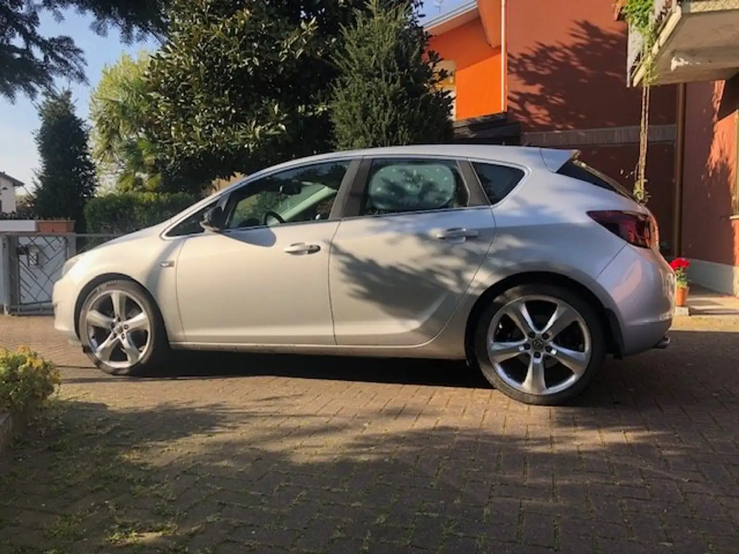 Opel Astra Astra IV 2010 5p 2.0 cdti Cosmo S 160cv auto Silver - 2